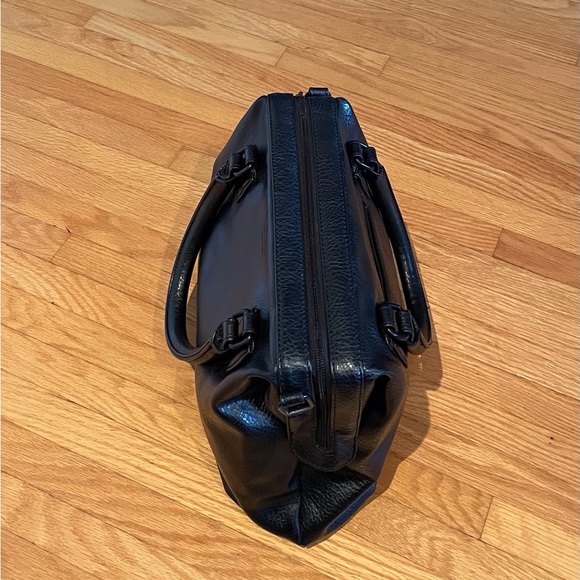 Matt & Nat Black Vegan Shoulder or Crossbody Handbag. - Picture 6 of 16